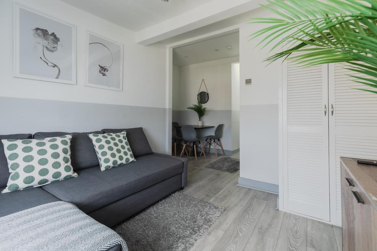 Modern Kensington Apartments London Exterior photo