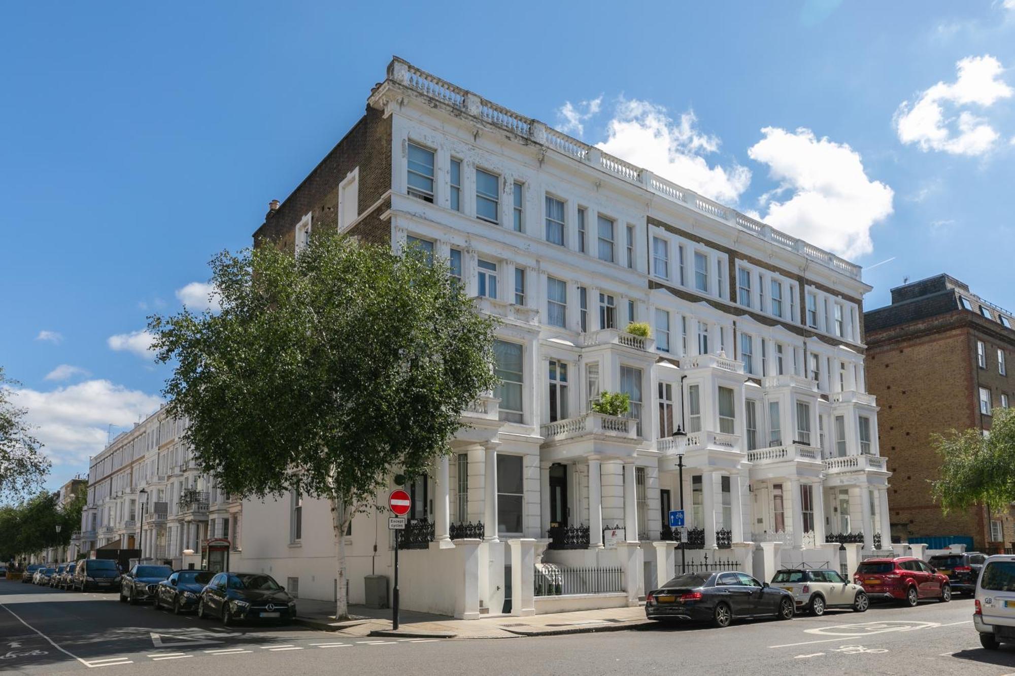 Modern Kensington Apartments London Exterior photo