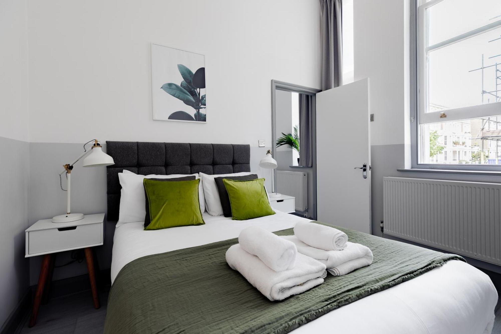 Modern Kensington Apartments London Exterior photo