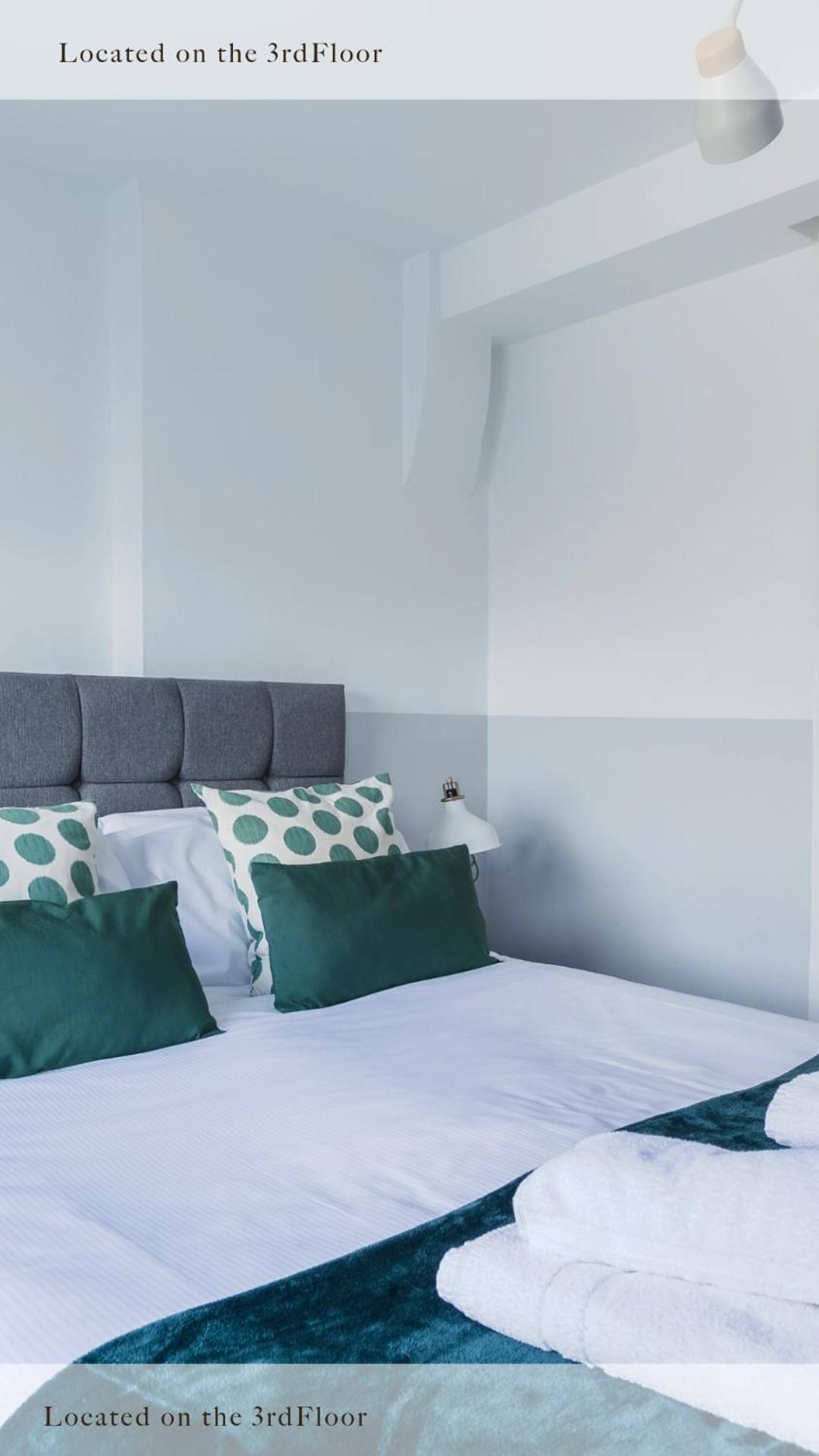 Modern Kensington Apartments London Room photo